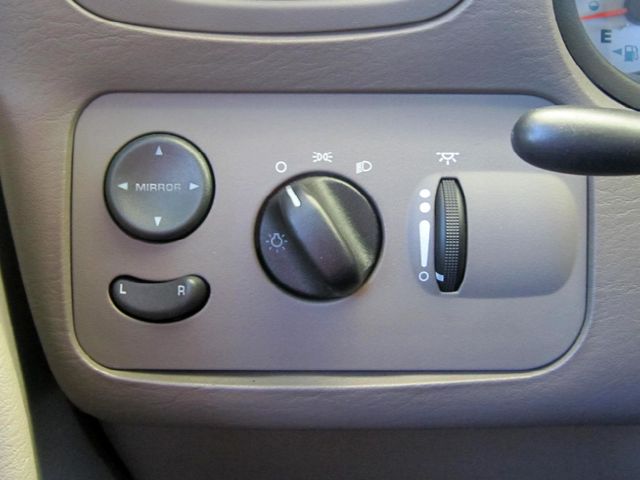 Dodge Grand Caravan 2002 photo 16