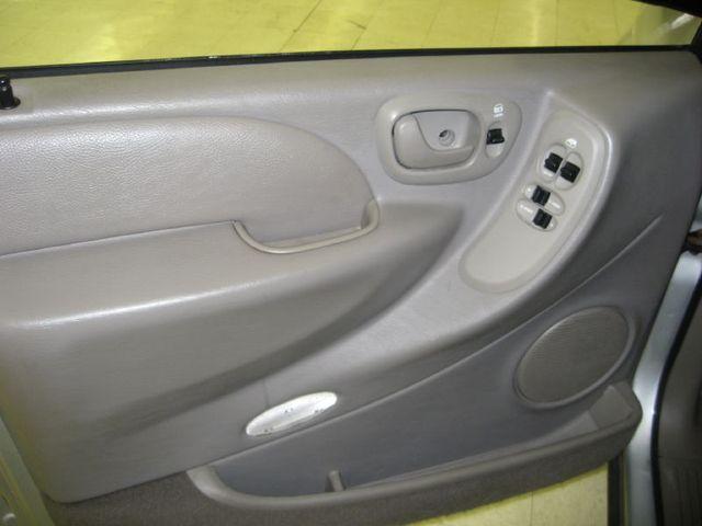 Dodge Grand Caravan 2002 photo 1