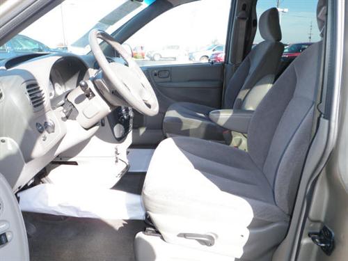 Dodge Grand Caravan 2002 photo 2