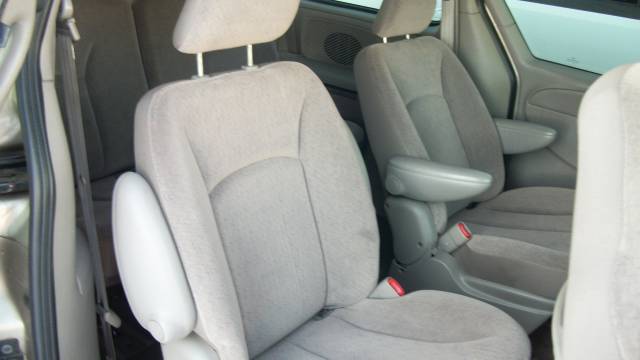 Dodge Grand Caravan 2002 photo 3