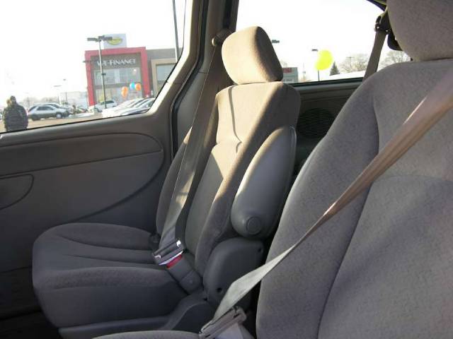 Dodge Grand Caravan 2002 photo 3