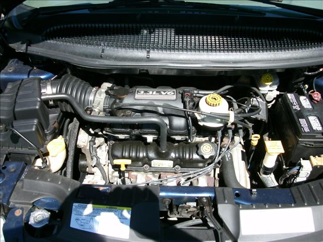 Dodge Grand Caravan 2002 photo 2