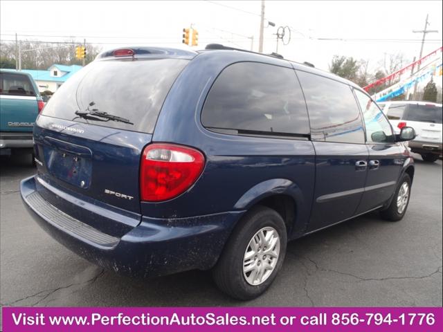 Dodge Grand Caravan 2003 photo 2