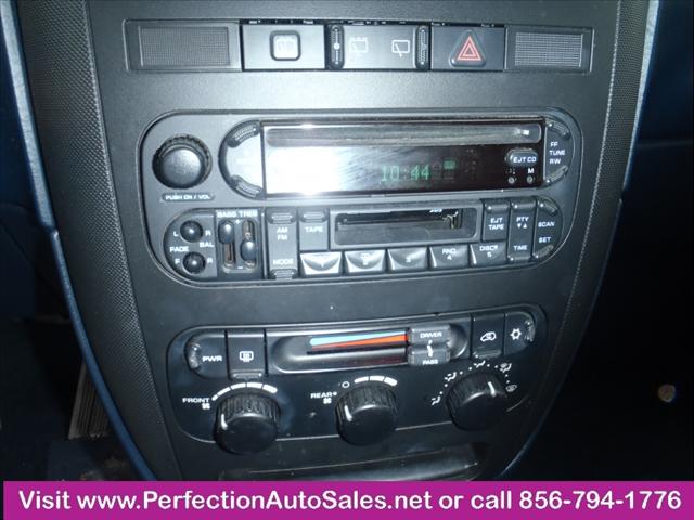 Dodge Grand Caravan 2003 photo 4