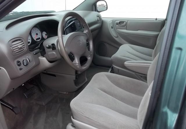 Dodge Grand Caravan 2003 photo 2