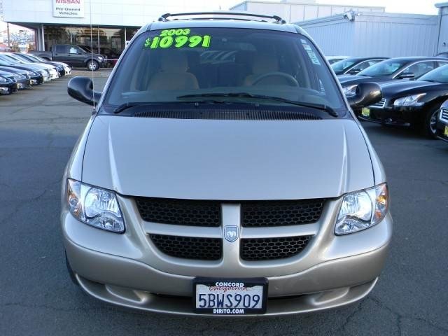 Dodge Grand Caravan 2003 photo 2