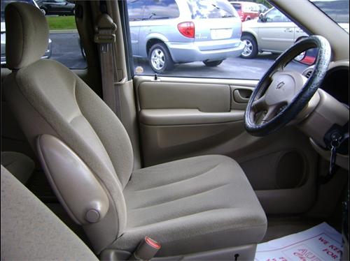 Dodge Grand Caravan 2003 photo 2