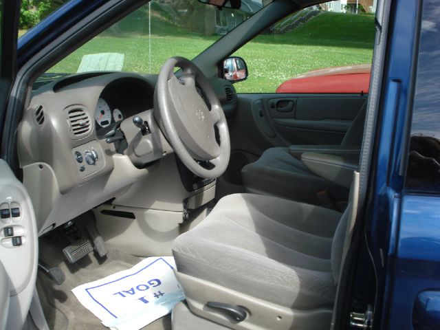 Dodge Grand Caravan 2003 photo 2