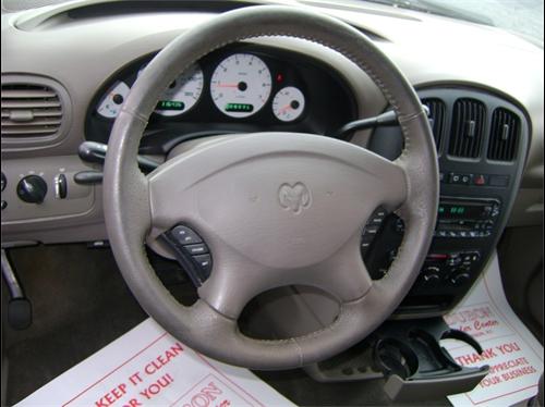 Dodge Grand Caravan 2003 photo 1