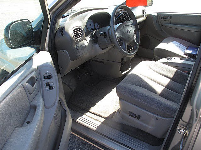 Dodge Grand Caravan 2003 photo 1