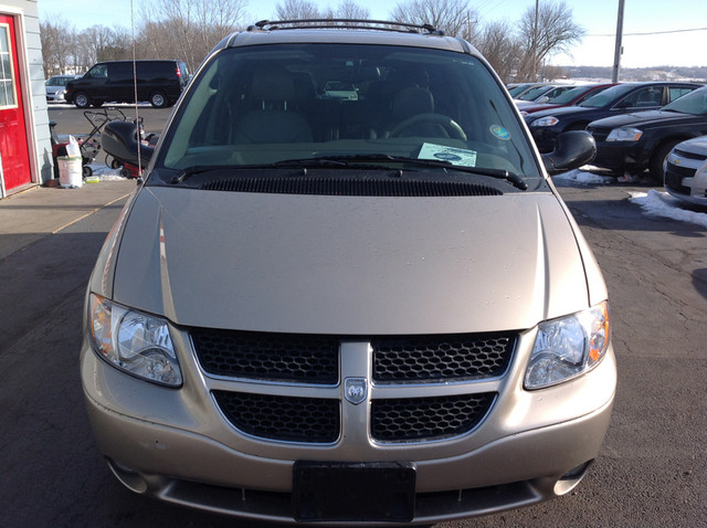 Dodge Grand Caravan 2003 photo 1