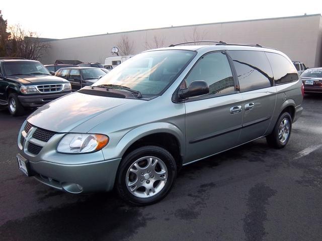 Dodge Grand Caravan Classic 4-door 4WD MiniVan