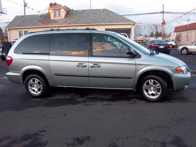 Dodge Grand Caravan 2003 photo 2