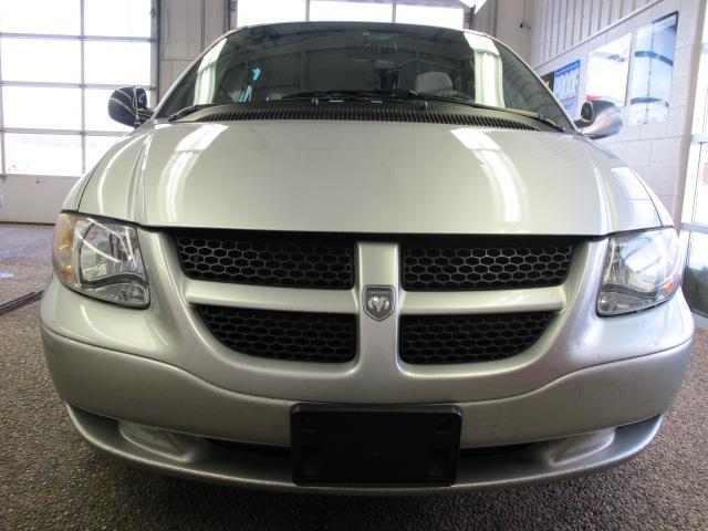 Dodge Grand Caravan 2003 photo 1