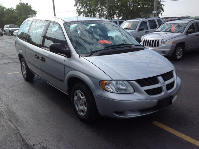 Dodge Grand Caravan 2003 photo 2