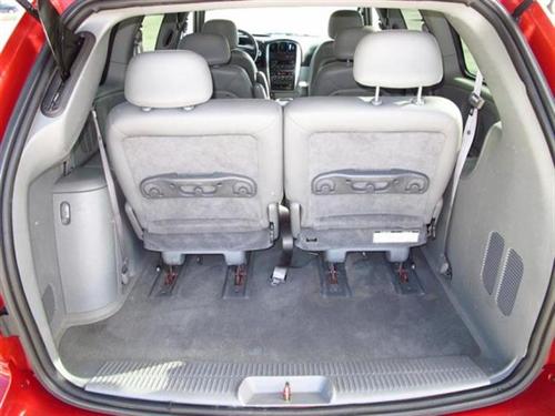 Dodge Grand Caravan 2004 photo 2