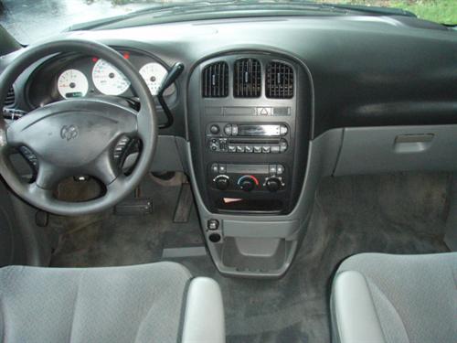Dodge Grand Caravan 2004 photo 3