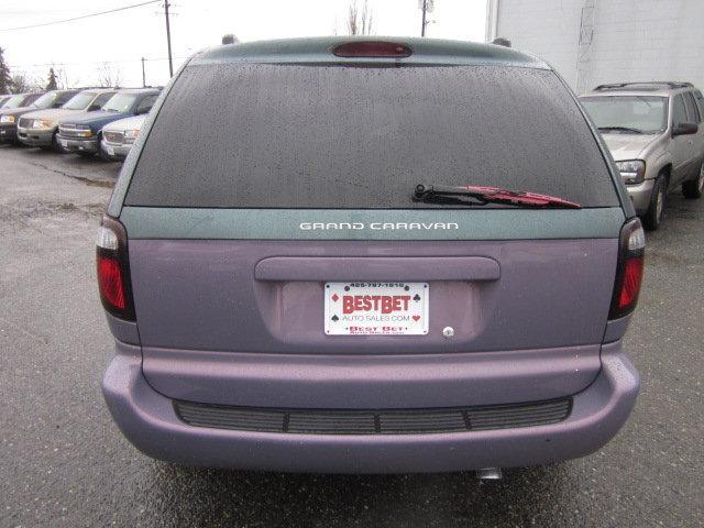 Dodge Grand Caravan 2004 photo 3