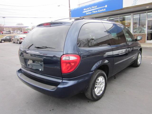 Dodge Grand Caravan 2004 photo 3