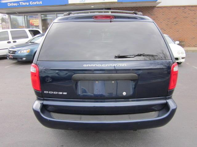Dodge Grand Caravan 2004 photo 4
