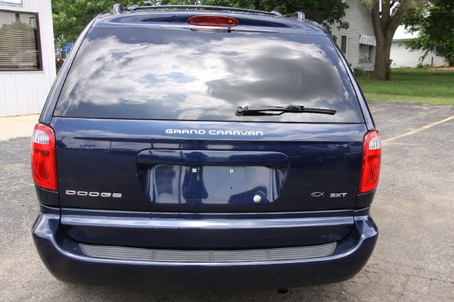 Dodge Grand Caravan 2004 photo 2