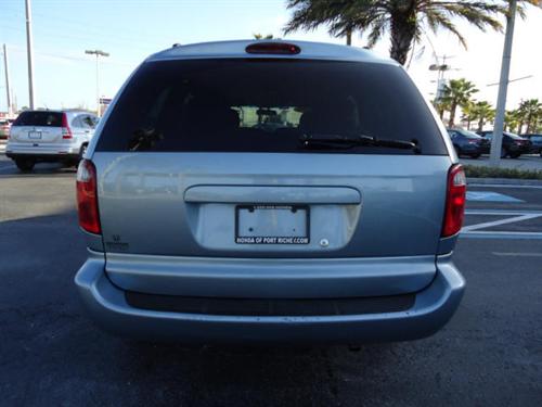 Dodge Grand Caravan 2004 photo 3