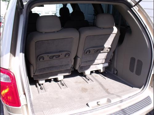 Dodge Grand Caravan 2004 photo 2