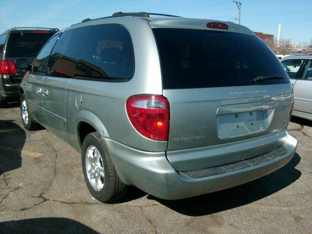 Dodge Grand Caravan 2004 photo 2