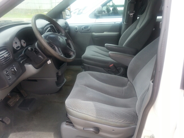 Dodge Grand Caravan 2004 photo 2