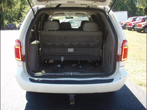 Dodge Grand Caravan 2004 photo 2
