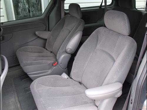 Dodge Grand Caravan 2004 photo 1