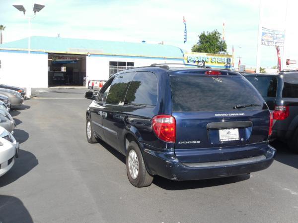 Dodge Grand Caravan 2004 photo 1
