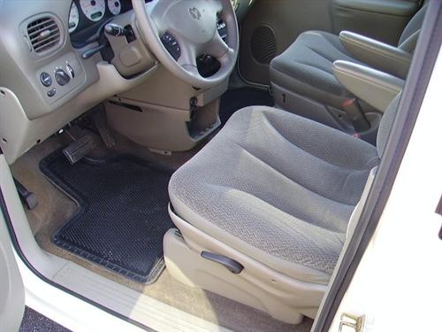 Dodge Grand Caravan 2004 photo 3