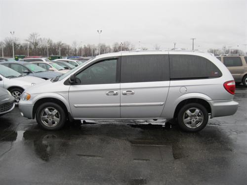 Dodge Grand Caravan 2004 photo 2
