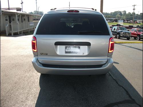 Dodge Grand Caravan 2004 photo 2