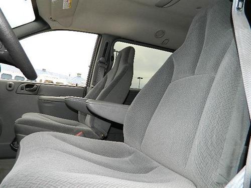 Dodge Grand Caravan 2004 photo 4