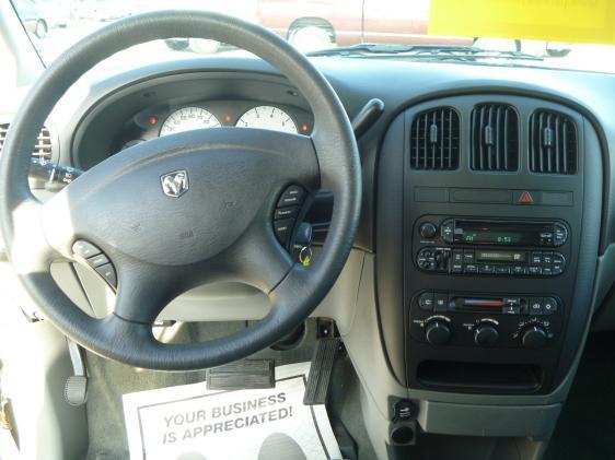 Dodge Grand Caravan 2005 photo 2