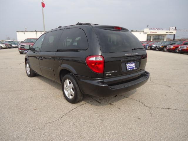 Dodge Grand Caravan 2005 photo 2