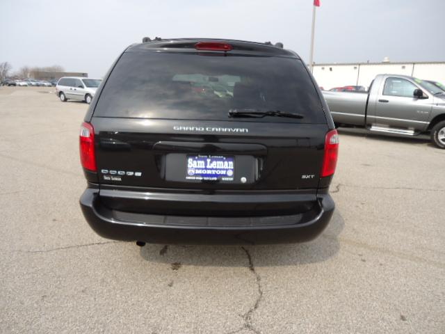 Dodge Grand Caravan 2005 photo 3
