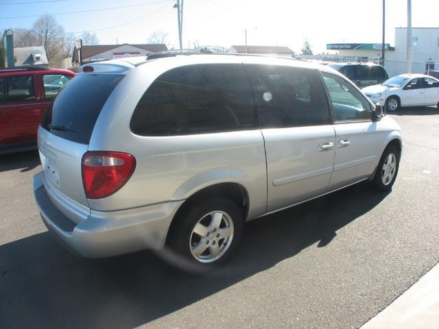 Dodge Grand Caravan 2005 photo 2