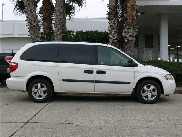 Dodge Grand Caravan 2005 photo 2