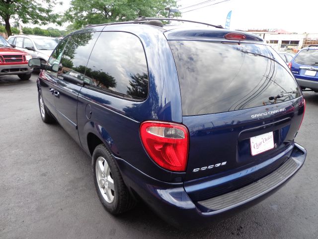 Dodge Grand Caravan 2005 photo 2