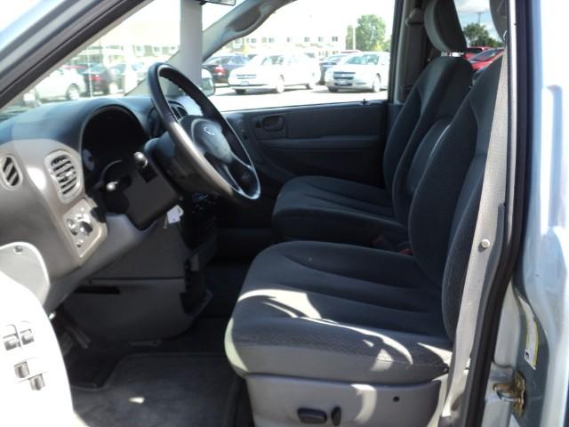 Dodge Grand Caravan 2005 photo 2