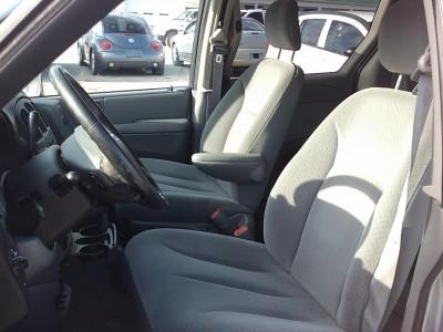 Dodge Grand Caravan 2005 photo 2