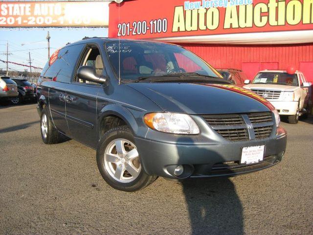 Dodge Grand Caravan 2005 photo 2