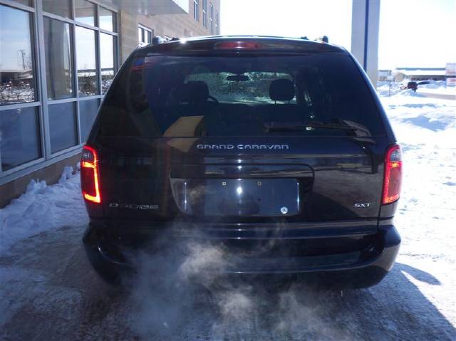 Dodge Grand Caravan 2005 photo 2