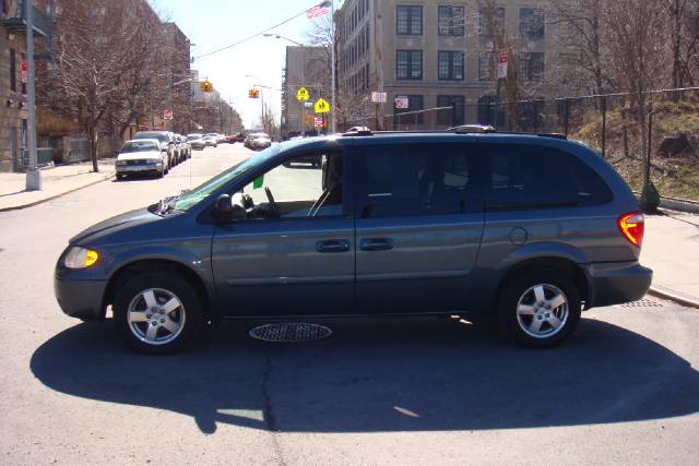 Dodge Grand Caravan 2005 photo 2