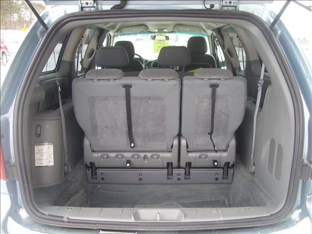 Dodge Grand Caravan 2005 photo 2
