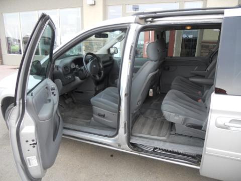 Dodge Grand Caravan 2005 photo 2
