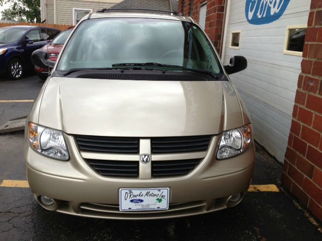 Dodge Grand Caravan 2005 photo 2